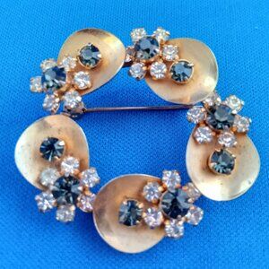 Vintage mid century circle pin with blue & clear rhinestone flowers